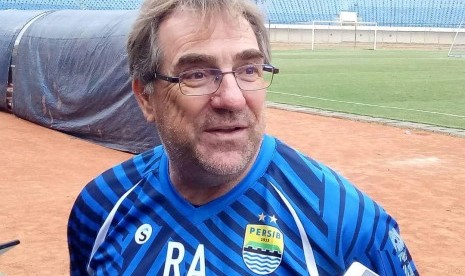  Pelatih Persib Bandung, Robert Alberts