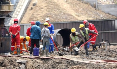  PT Pertamina telah melakukan penanganan jangka menengah melalui RAE (Regular Alternative Emergency) untuk mengamankan pasokan bahan bakar minyak ke Bandung Raya.