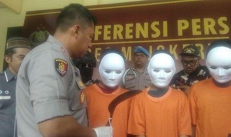 Rampas HP: Ambil HP dan Bacok Korban, Tiga Bocah di Mojokerto Diamankan