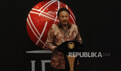 Direktur Utama PT Bursa Efek Indonesia (BEI) memberikan sambutan dalam penutupan bursa efek indonesia tahun 2017 di kantor Bursa Efek Indonesia, Jakarta, Jumat (29/12).