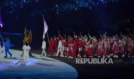 Devile Atlet Indonesia dalam penutupan penyelenggaraan Asian Games ke 18 di Stadion Utama Gelora Bung Karno, Jakarta, Ahad (2/9).