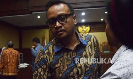 Terdakwa kasus tindak pidana korupsi KTP Elektronik, Irvanto Hendra Pambudi Cahyo usai menjalani  sidang perdana di  Pengadilan Tindak Pidana Korupsi, Jakarta, Senin (30/7).