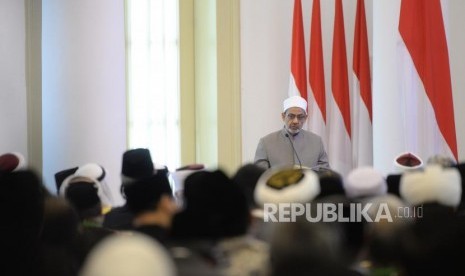 Pembukaan KTT Wasatiyah. Imam Besar Al Azhar Ahmad Muhammad Ath-Thayeb menyapaikan paparan pada pembukaan Konsultasi Tingkat Tinggi (KTT) tentang Wasathiyah Islam di Istana Bogor, Jawa Barat, Selasa (1/5).