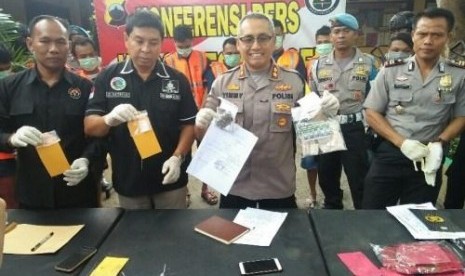  Kapolres Sragen AKBP Yimmy Kurniawan saat memimpin konferensi pers ungkap kasus narkoba jenis baru di Polres Sragen. Foto/Wardoyo