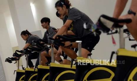 Sejumlah atlet peserta Asian Games 2018 saat latihan gym di Wisma Atlet, Kemayoran, Jakarta, Senin (13/8).