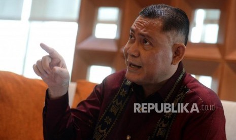 Direktur Utama BNI Syariah Abdullah Firman Wibowo memberikan paparan saat wawancara bersama Republika di Kantor BNI Syariah, Kuningan, Jakarta, Jumat (22/2).