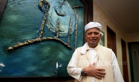 Ustaz Arifin Ilham saat sesi foto bersama Republika di  Bogor Jawa Barat, Selasa (18/12).