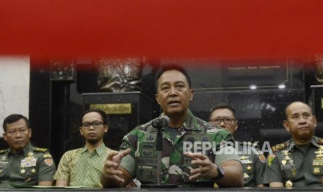 Kepala Staf Angkatan Darat (Kasad) Jenderal TNI Andika Perkasa saat memberikan keterangan terkait permasalahan taruna Akademi Militer (Akmil) Enzo Zenz Allie di Mabes TNI Angkatan Darat, Jakarta, Selasa (13/8).