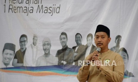 Plt Sekjen PP Dewan Masjid Indonesai (DMI) Arief Rosyid memberikan sambutan pada acara soft-launching 1 Keluarahan 1 Remaja Masjid di Masjid Sunda Kelapa, Jakarta, Ahad (17/3).