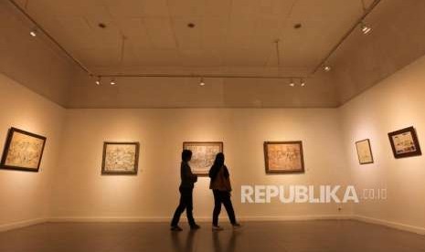 Kangen Lihat Pameran Seni? Galeri Nasional Buka Lagi. Pengunjung melihat-lihat sketsa dalam Pameran Sketsa dengan tajuk [Re]Kreasi Garis di Galeri Nasional, Jakarta.