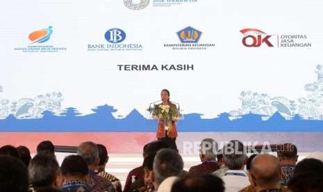 Kesepakatan Investasi Indonesia. Menteri BUMN Rini Soemarno memberikan sambutan sebelum penandatangan bersama perjanjian kontrak investasi BUMN di sela Pertemuan Tahunan IMF - Bank Dunia di Nusa Dua, Bali, Kamis (11/10).