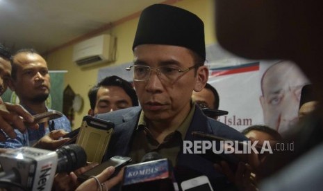 TGB M. Zainul Majdi  memberikan keterangan kepada media usai  konfrensi pers  mengenai persiapan konfrensi Internasional Moderisasi Islam di Jakarta, Jumat (20/7).