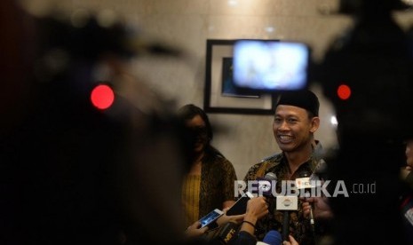 Gladi Kotor Debat Capres. Komisioner KPU Pramono Ubaid Tanthowi bersama jajaran panelis menggelar konpres usai rapat koordinasi persiapan debat pertama pilpres di Jakarta, Kamis (10/1/2019).