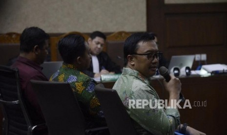 Menteri Pemuda dan Olahraga Imam Nahrawi memberikan keterangan saat menjadi saksi pada sidang kasus dugaan suap dana hibah KONI di Pengadilan Tipikor, Jakarta, Kamis (4/7).