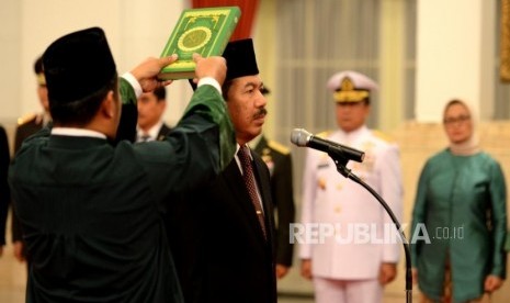 Kepala Badan Siber dan Sandi Negara Djoko Setiadi mengikuti pengambilan sumpah jabatan  Kepala BSSN oleh Presiden Joko Widodo di Istana Negara, Jakarta, Rabu (3/1).