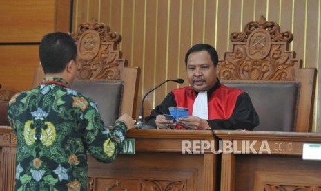 Hakim Tunggal Kusno memimpin sidang gugatan praperadilan yang diajukan Ketua Umum Partai Golkar Setya Novanto di PN Jakarta Selatan