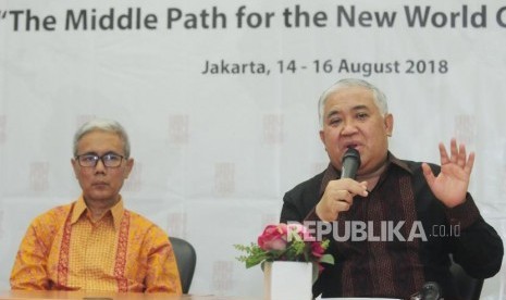 President's special envoy for interfaith dialog and cooperation and civilization, Din Syamsuddin (right).