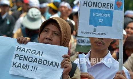 Pegawai honorer (ilustrasi). Pemerintah Kabupaten Paser, Kalimantan Timur, bakal memberikan gaji ke-13 atau tunjangan kepada pegawai honorer di seluruh organisasi perangkat daerah (OPD) pada pekan ini.