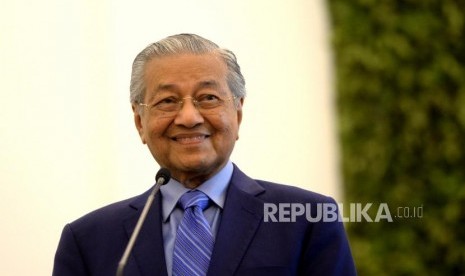 Presiden Kunjungan PM Malaysia. PM Malaysia Mahathir Mohamad memberikan keterangan pers bersama saat kunjungan kenegaraan di Istana Bogor, Jawa Barat, Jumat (29/6).