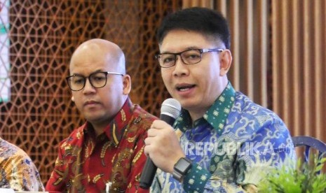 Kinerja Bank Syariah Mandiri. Direktur Utama Mandiri Syariah Toni EB Subari (kanan) bersama Finance and Strategy Director Mandiri Syariah Ade Cahyo Nugroho menyampaikan paparannya pada acara Paparan Kinerja FY 2018 PT Bank Syariah Mandiri, di Jakarta, Senin (11/3).