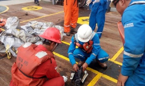 Reruntuhan yang diduga berasal dari Lion Air JT 610 ditemukan di sekitar perairan Karawang.