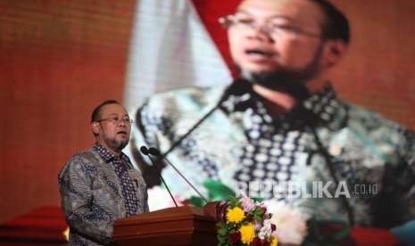 Rektor Universitas Terbuka Ojat Darojat 