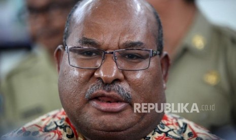 Gubernur Papua Lukas Enembe menilai pelabelan KKB sebagai kelompok terorisme, berbahaya bagi warga sipil maupun masyarakat umum yang tinggal di Papua.