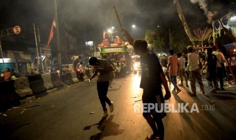 Tausiyah Wantim MUI Jelang Idul Fitri Bahas Tujuh Poin. Sejumlah remaja mengikuti kegiatan malam takbiran di Tanah Abang, Jakarta. Ilustrasi.