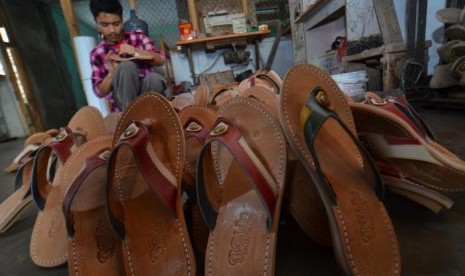 Usai Program TPSA, Kemendag Beri Penghargaan Pelaku Usaha Alas Kaki Asal Bandung. (FOTO: Adeng Bustomi)