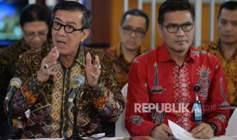 Menteri Hukum dan HAM Yasonna Laoly memberikan keterangan pers di Jakarta, Jumat (20/9).