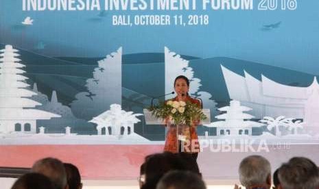 Kesepakatan Investasi Indonesia. Menteri BUMN Rini Soemarno memberikan sambutan sebelum penandatangan bersama perjanjian kontrak investasi BUMN di sela Pertemuan Tahunan IMF - Bank Dunia di Nusa Dua, Bali, Kamis (11/10).