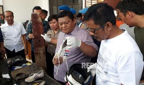 Polrestabes Bandung menggelar ekspose pelaku beserta barang bukti penganiayaan suporter Persija yang dilakukan oknum Bobotoh di Mapolrestabes Bandung, Senin (24/9).