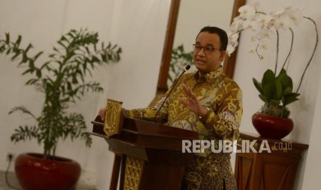 Pelepasan Relawan MER-C. Gubernur DKI Jakarta Anies Baswedan memberikan sambutan saat pelepasan relawan MER-C di gedung Balaikota Jakarta, Jumat (22/2).