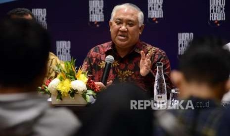 Utusan Khusus Presiden Untuk Dialog dan Kerjasama Antar Agama dan Peradaban Din Syamsuddin memberikan paparan saat jumpa pers The 7th World Peace Forum di Jakarta, Senin (13/8).