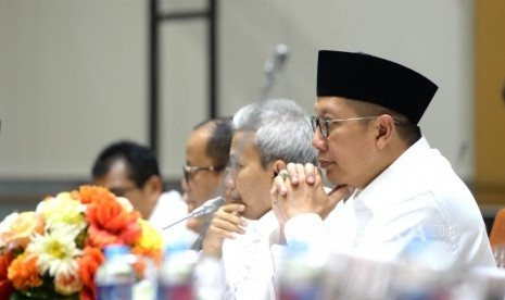  Menteri Agama Lukman Hakim Saifuddin mengikuti Rapat Kerja bersama Komisi VIII DPR RI di Komplek Parlemen Senayan, Jakarta.