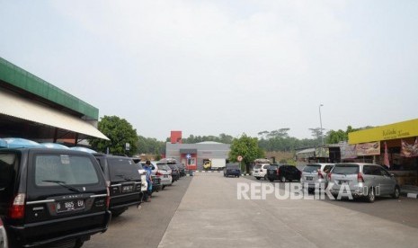 Siap Tampung Pemudik. Kondisi rest area 102 di Tol Cikampek - Palimanan, Jawa Barat, Jumat (1/6).