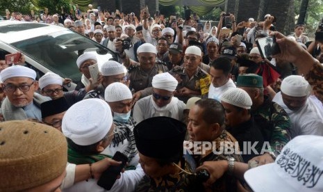 Ustaz Arifin Ilham saat tiba di Masjid Az-Zikra, Sentul, Bogor, Jawa Barat, Kamis (31/1).