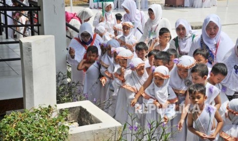 Manasik Melempar Jumrah yang Diajarkan Imam Ghazali (ilustrasi).