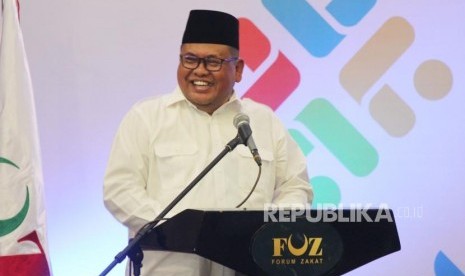 Sambutan Deputi BAZNAS, M Arifin Purwakananta pada acara Indonesia Zakat Summit yang digelar Forum Zakat (FOZ), di Hotel Horison, Kota Bandung, Kamis (20/12).