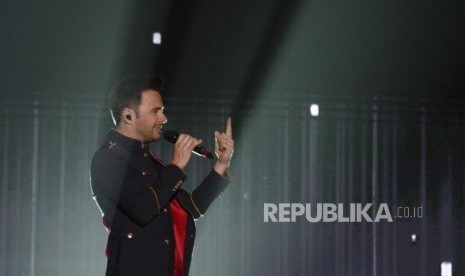 Personel boyband Westlife Shane Filan saat tampil pada konser Westlife-The Twenty Tour 2019 di Indonesia Convention Exhibition (ICE) BSD, Tangerang, Banten, Selasa (6/8).