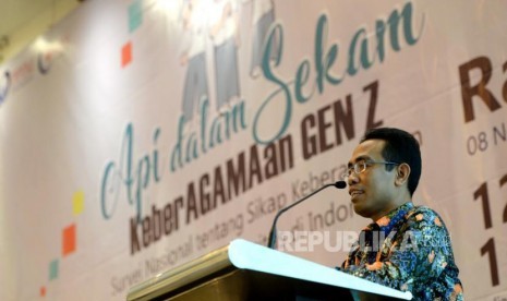 Api Dalam Sekam Keberagaman Generasi Z. Direktur Eksekutif Pusat Pengkajian Islam dan Masyarakat (PPIM) UIN Jakarta, Saiful Umam memberikan paparan terkait hasil penelitian terkait toleransi dan keberagaman generasi Z di Jakarta, Rabu (8/11).