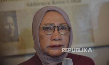 Ekpresi aktivis kemanusiaan, Ratna Sarumpaet memberikan keterangan kepada media terkait pemberitaan penganiyaan terhadap dirinya di kediaman Ratna Srumpaet, Jakarta, Rabu (3/10).