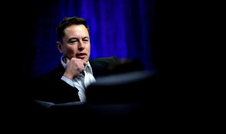 Cihuy! Elon Musk Ciptakan Layanan Streaming Netflix dan YouTube di Mobil Besutannya. (FOTO: Reuters/Brian Snyder)