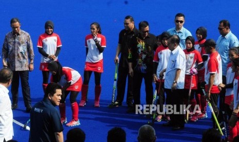 Wakil Presiden Jusuf Kalla bersama Wakapolri Komjen Syafruddin, Menteri Pemuda dan Olahraga Imam Nahrawi, Gubernur DKI Jakarta Anies Baswedan dan Ketua Inasgoc Erick Thohir saat meninjau venue di Stadion Gelora Bung Karno, Jakarta, Jumat (29/6).