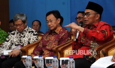 Dirjen Pendidikan Dasar dan Menengah (Dikdasmen) Hamid Muhammad dan Menteri Pendidikan dan Kebudayaan Muhadjir Effendy (ilustrasi)