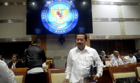 Kepala Badan Siber dan Sandi Negara (BSSN) Mayjen TNI Djoko Setiadi bersiap mengikuti rapat kerja dengan dengan Komisi I DPR di Kompleks Parlemen, Senayan, Jakarta, Selasa (13/2).