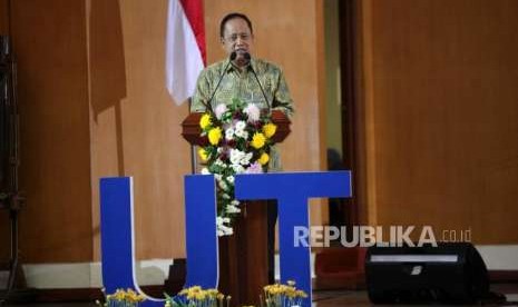 Menteri Riset Teknologi dan Pendidikan Tinggi (Menristekdikti) Mohammad Nasir memberikan sambutan sekaligus 