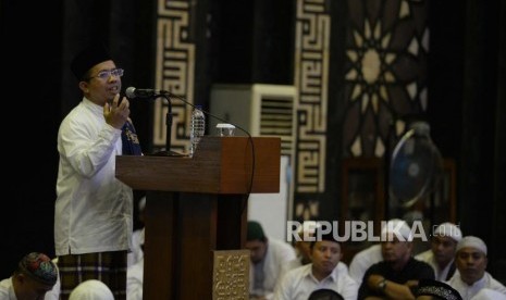 Kepala LPMQ Muchlis M Hanafie memberikan tausyiah dalam acara Dzikir Nasional di Masjid At-Tin, Jakarta Timur, Senin (31/12).