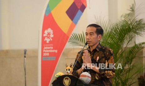 President Joko Widodo delivers his speech in a meeting to promote Asian Games at the State Palace here on Tuesday.