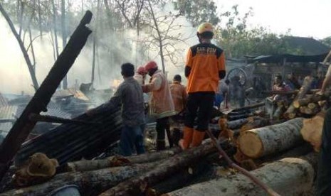  Kebakaran rumah mebel di Gondangrejo, Karanganyar, Ahad (25/8/2019). Foto/Wardoyo